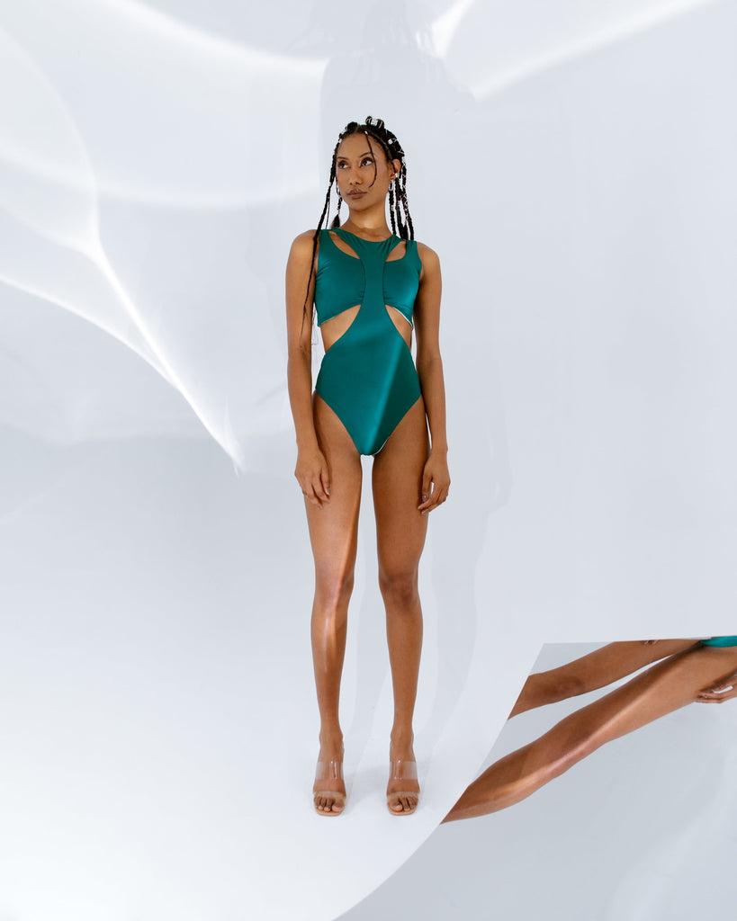 while 4-way stretch fabric allows for unrestricted movement