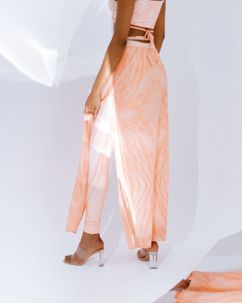 and side slits, it offers a refined fit and fluid movement.